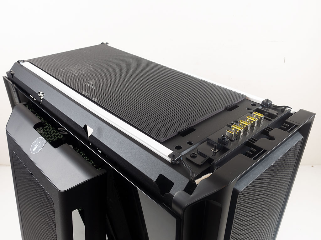 Corsair iCUE 5000T RGB Tempered Glass Mid-Tower ATX PC Case — Black - Image 3